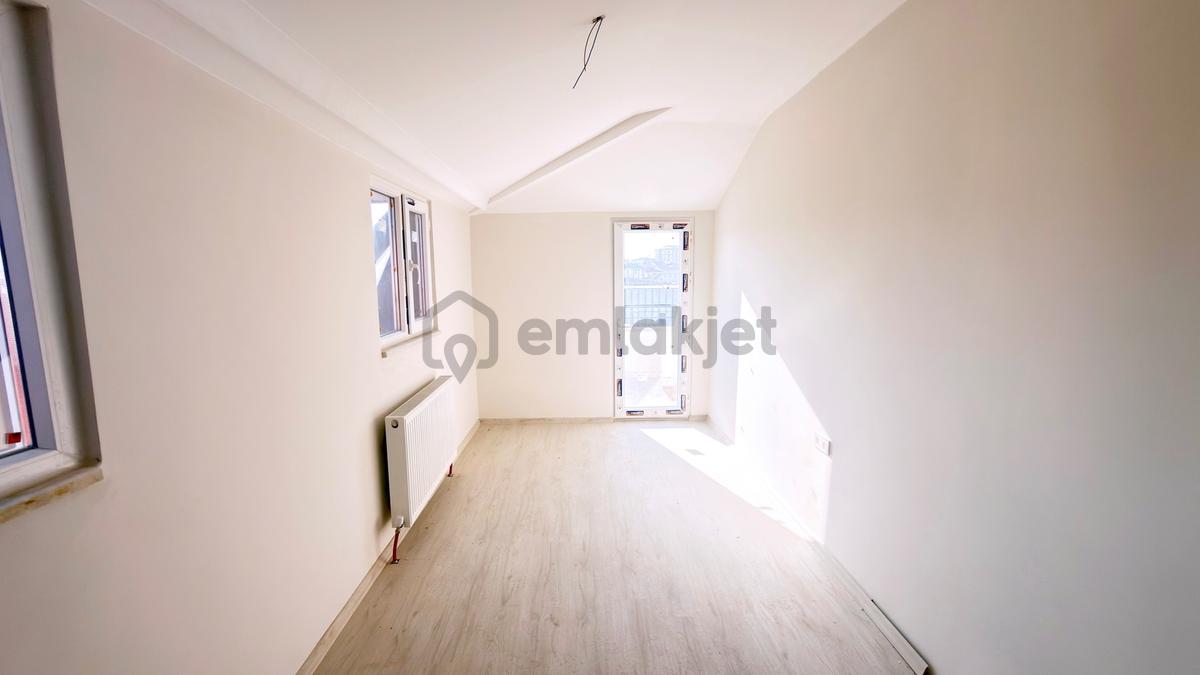 Sancaktepe Osmangazide Geniş Kullanımlı 4+1 Teraslı & E.banyo - 12
