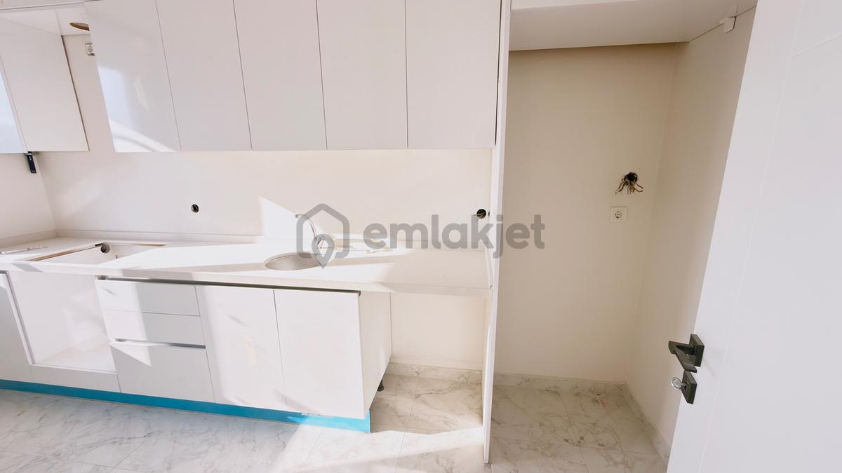 Sancaktepe Osmangazide Geniş Kullanımlı 4+1 Teraslı & E.banyo - 29
