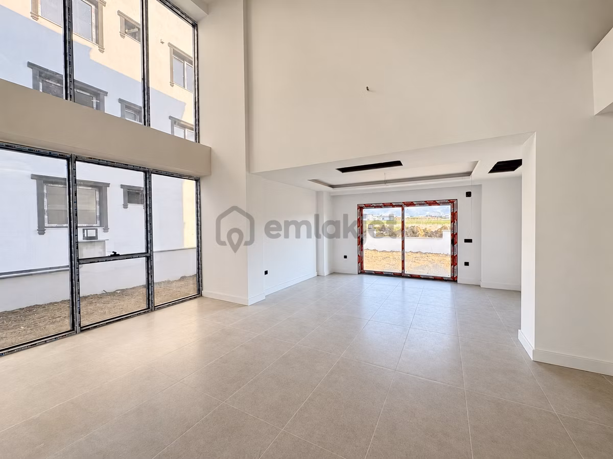 Karaağaç'ta Satılık Galeri Boşluklu Özel Yapım Tripleks Villa - 10