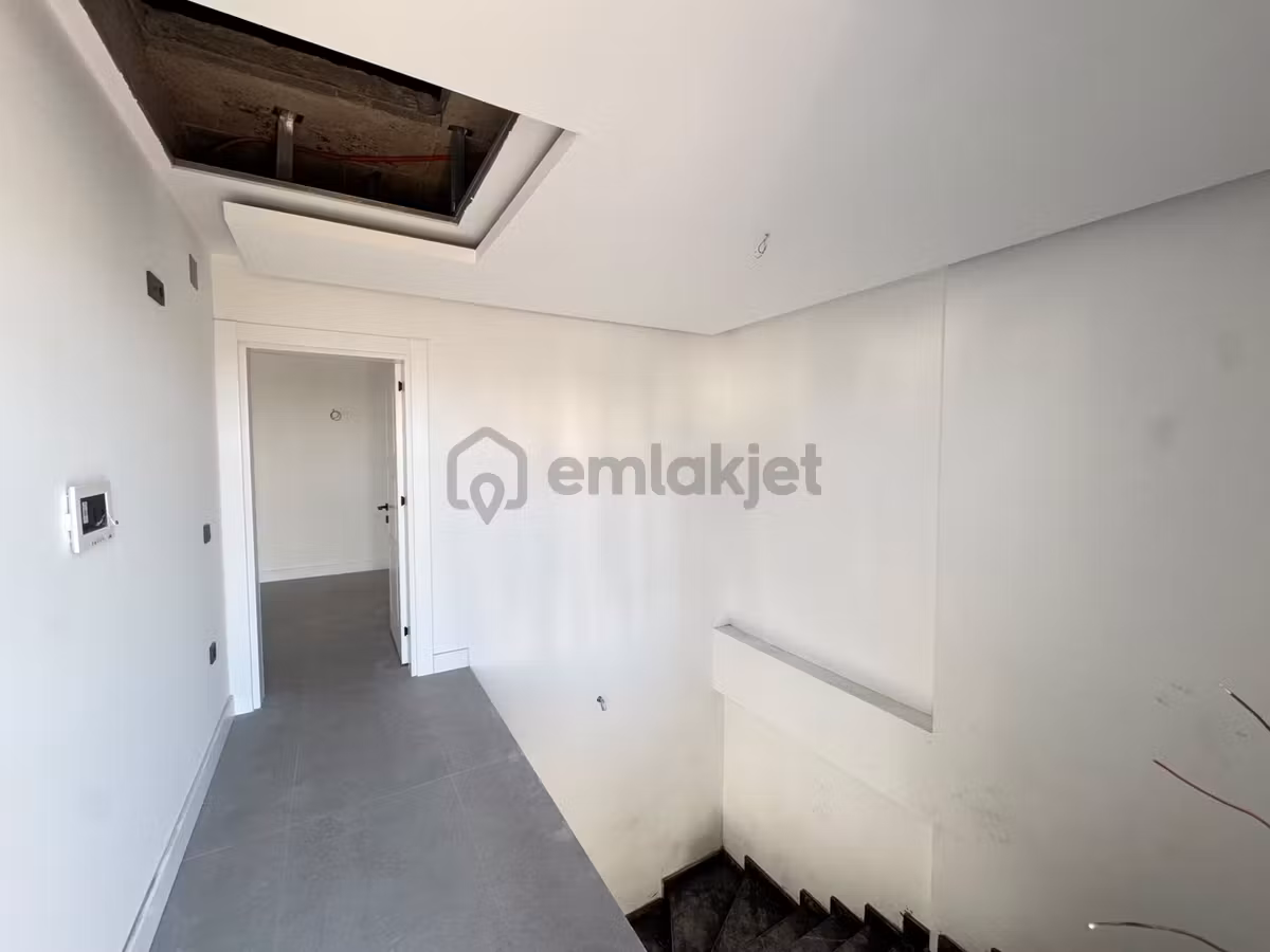 Karaağaç'ta Satılık Galeri Boşluklu Özel Yapım Tripleks Villa - 26