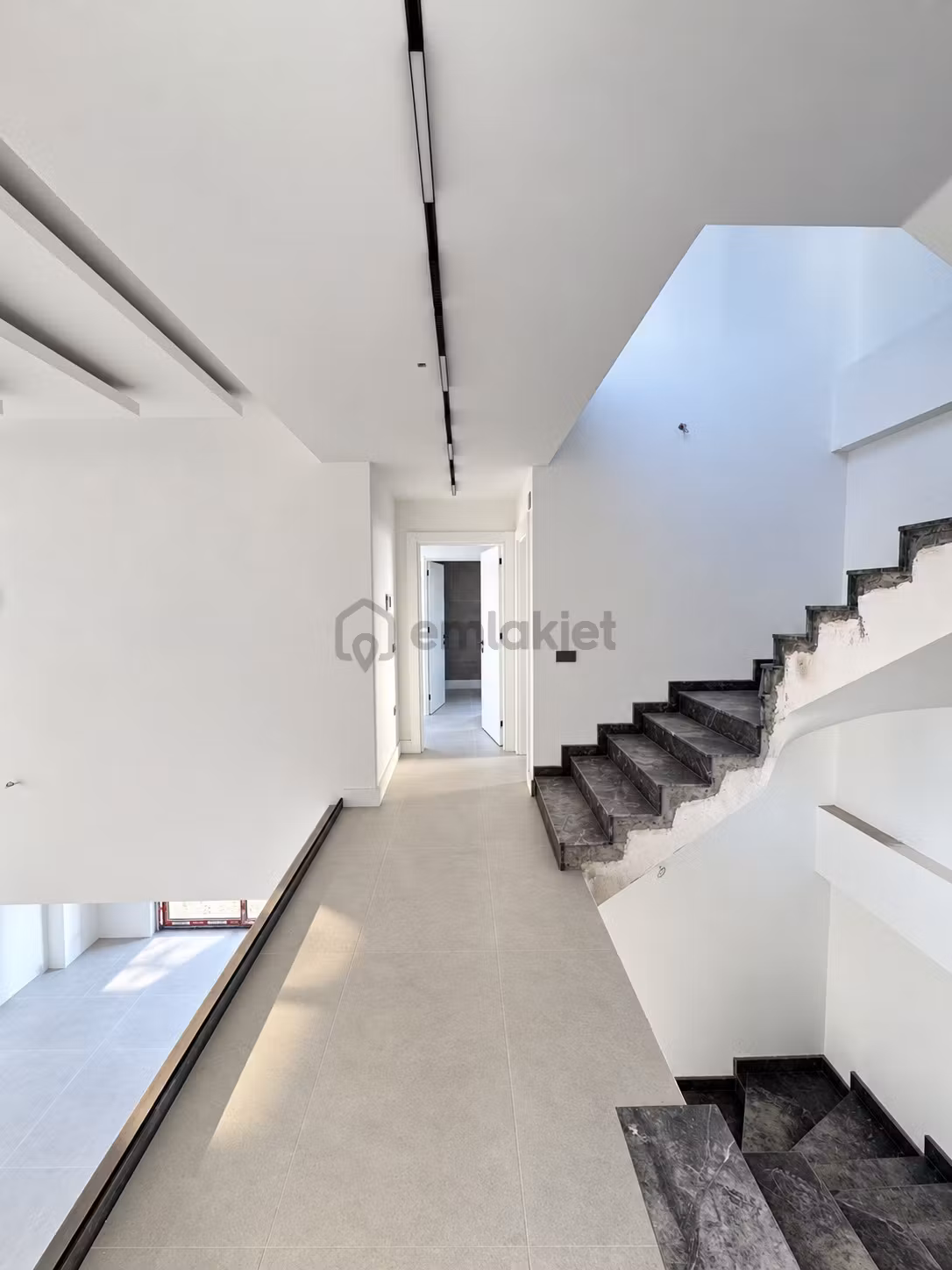 Karaağaç'ta Satılık Galeri Boşluklu Özel Yapım Tripleks Villa - 19