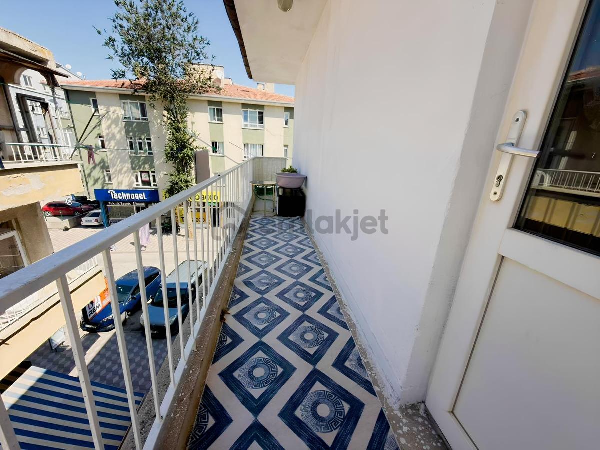 Merkezde Yapılı Ön Cephe Satılık 2+1 - 8