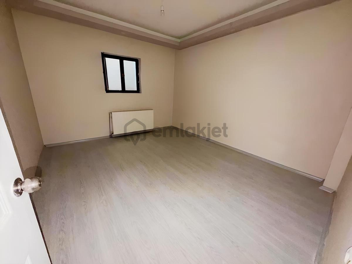 Alsancak'ta Full Yapılı Bahçe Katı 3+1 Daire - 24