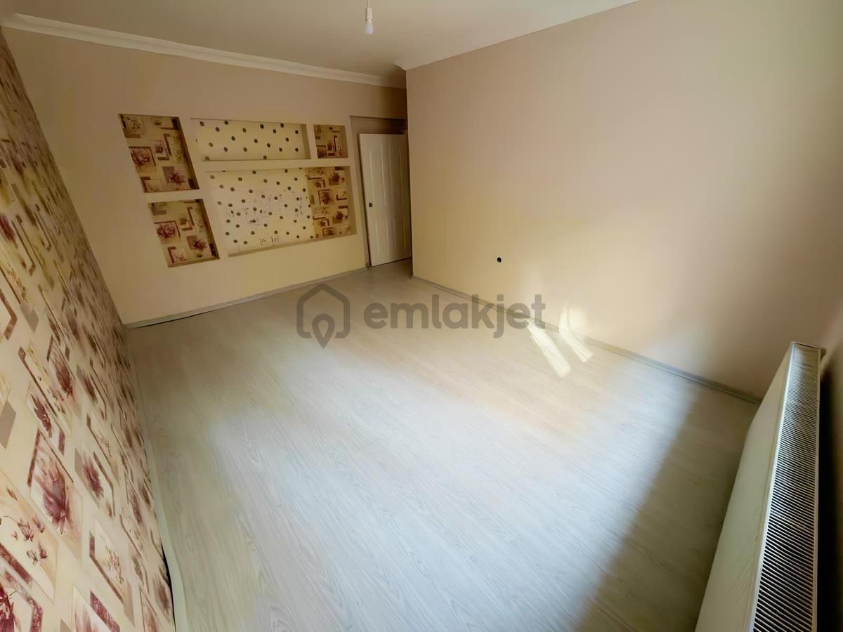 Alsancak'ta Full Yapılı Bahçe Katı 3+1 Daire - 10