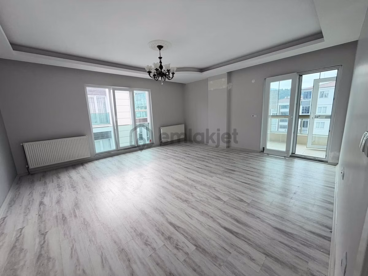 Yağmur Emlak'tan Süper Konumlu 3+1 Lüks Kiralık Daire - 3