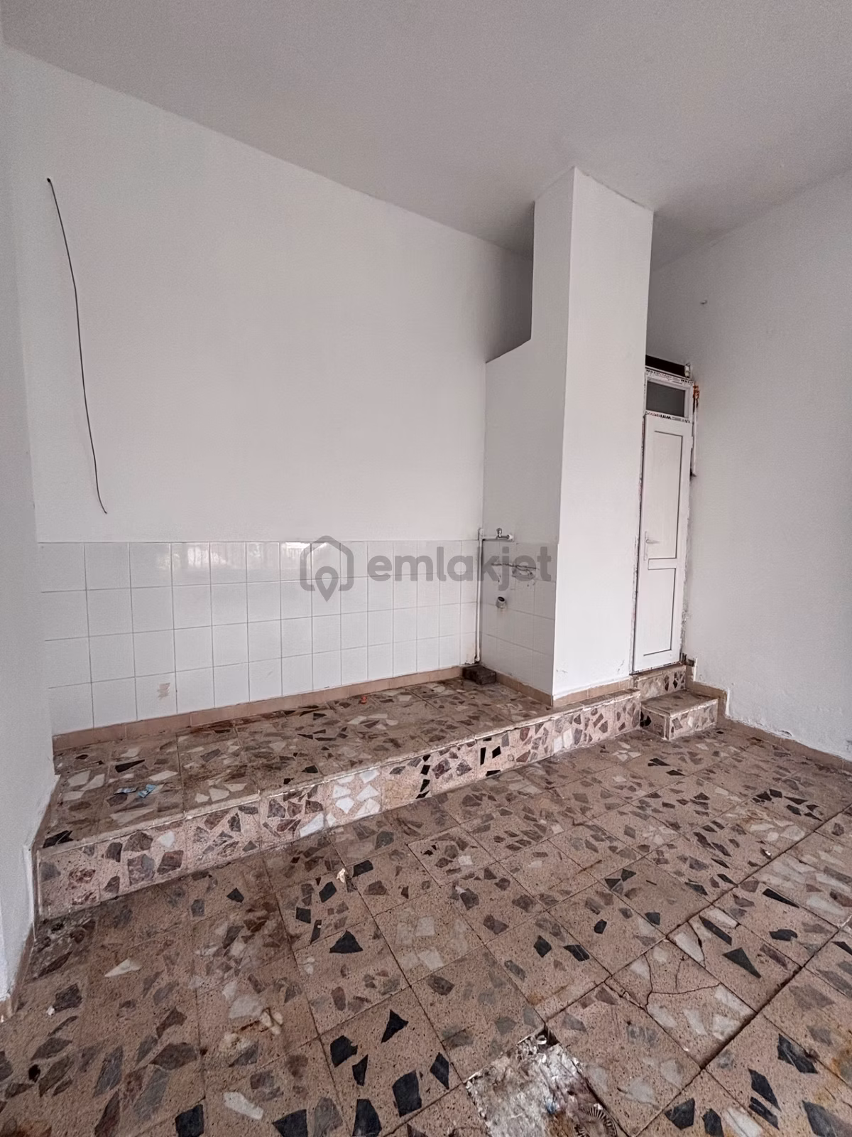 Gülüç Ahos Otel Arkası Dükkan - 3