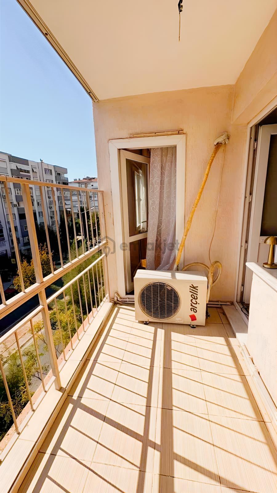 Bornova Yonca Sitesi'nde Geniş & Ferah 3+1 Daire / 2. Kat - 4