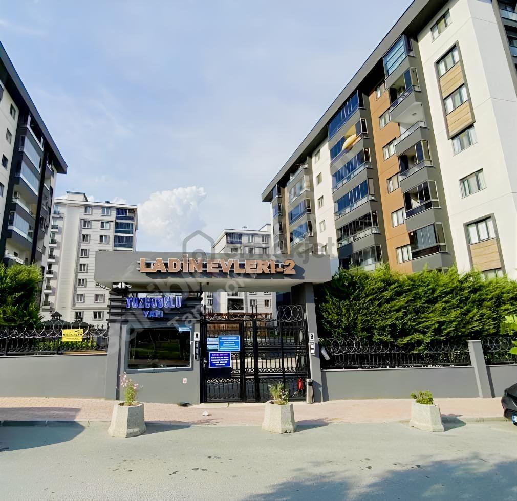 Ladin Evleri-2 Sitesi'nde Ebeveyn Banyolu Havuzlu 3+1 Daire - 4
