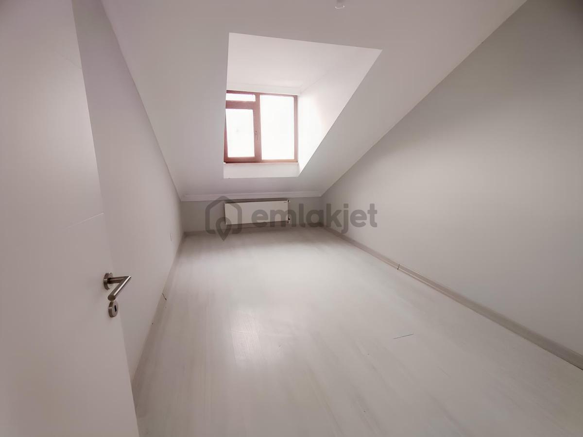 Otoparklı Asansörlü Manzaralı (2 Ayrı Daire Gibi) Dubleks 4+2 - 5