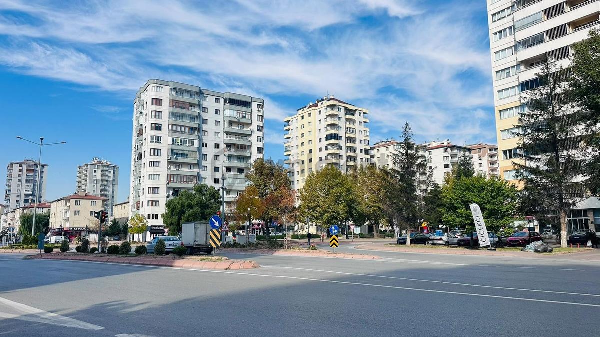 Tuna Caddesin'de Kiralık 3+1 Daire - 13