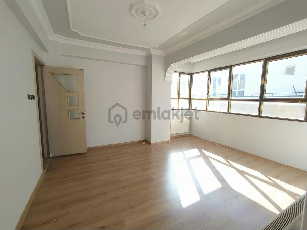 Güzel Emlak Tan Emniyet Caddesinde Kiralık - 12