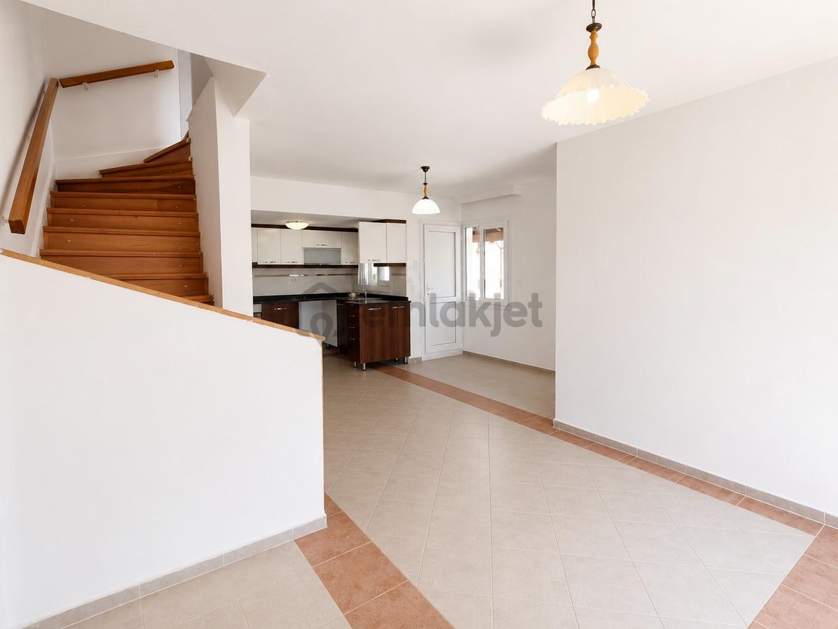 Çeşme Çiftlikköy'de Her Kattan Deniz Manzaralı Satılık Villa - 14