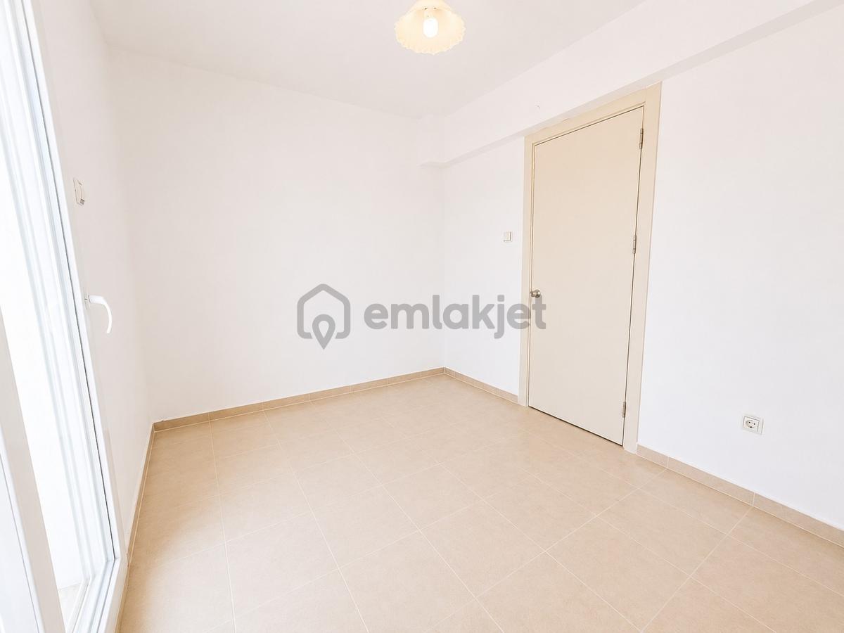 Çeşme Çiftlikköy'de Her Kattan Deniz Manzaralı Satılık Villa - 21