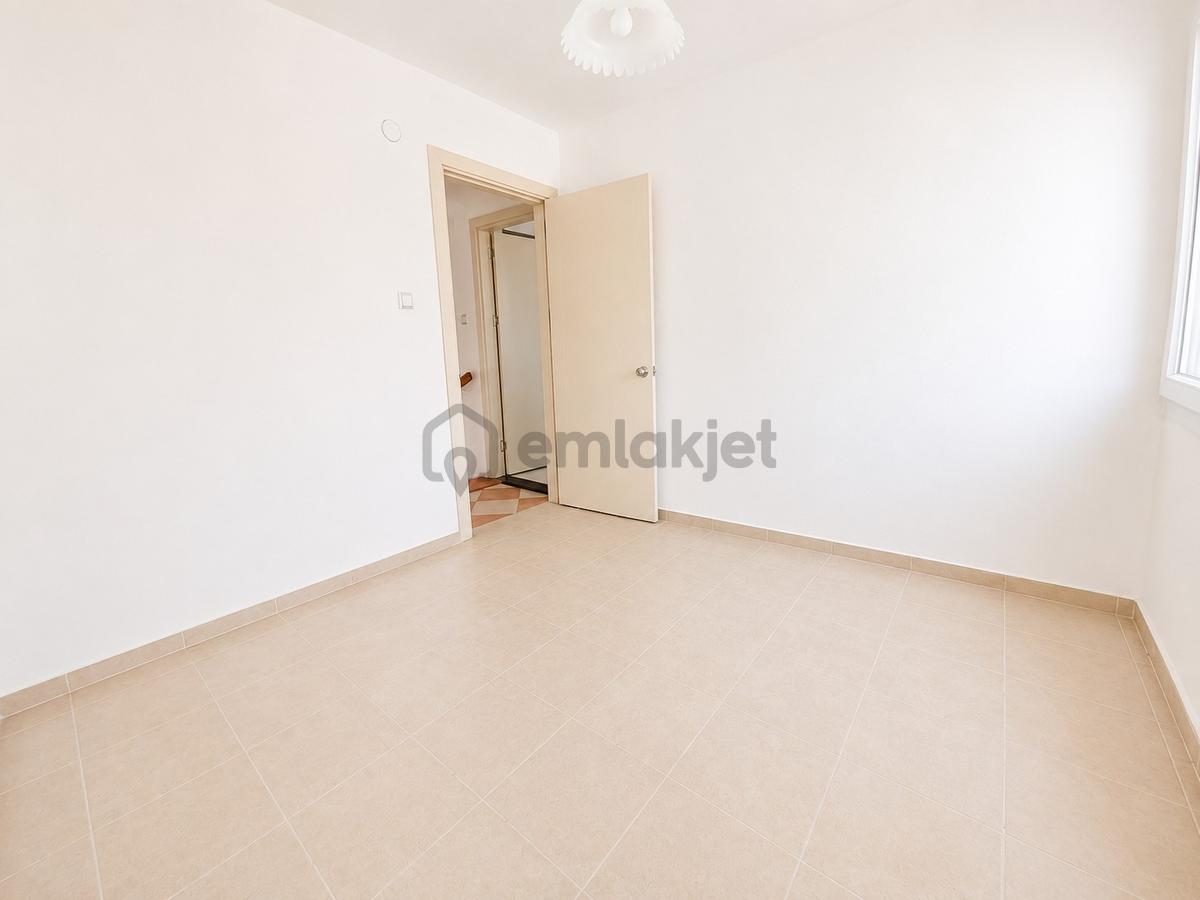 Çeşme Çiftlikköy'de Her Kattan Deniz Manzaralı Satılık Villa - 25