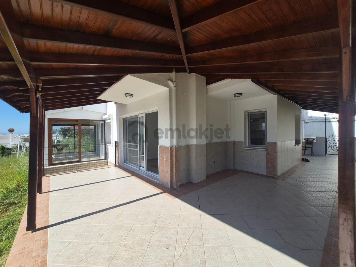 Çeşme Çiftlikköy'de Her Kattan Deniz Manzaralı Satılık Villa - 3