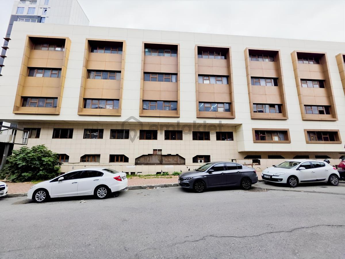Bayrampaşa Yenidoğanda 500 M2 İşyeri