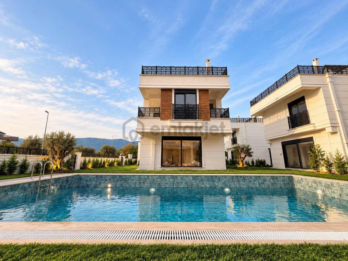 Avcı'dan Havuzlu 3+1 Geniş Bahçeli Sıfır Villa - 2
