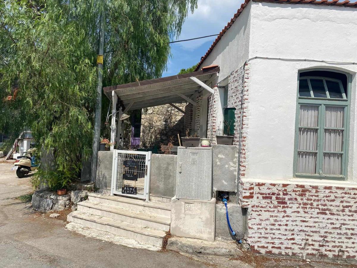 Karaburun Merkezde Kiralık İşyeri - 14