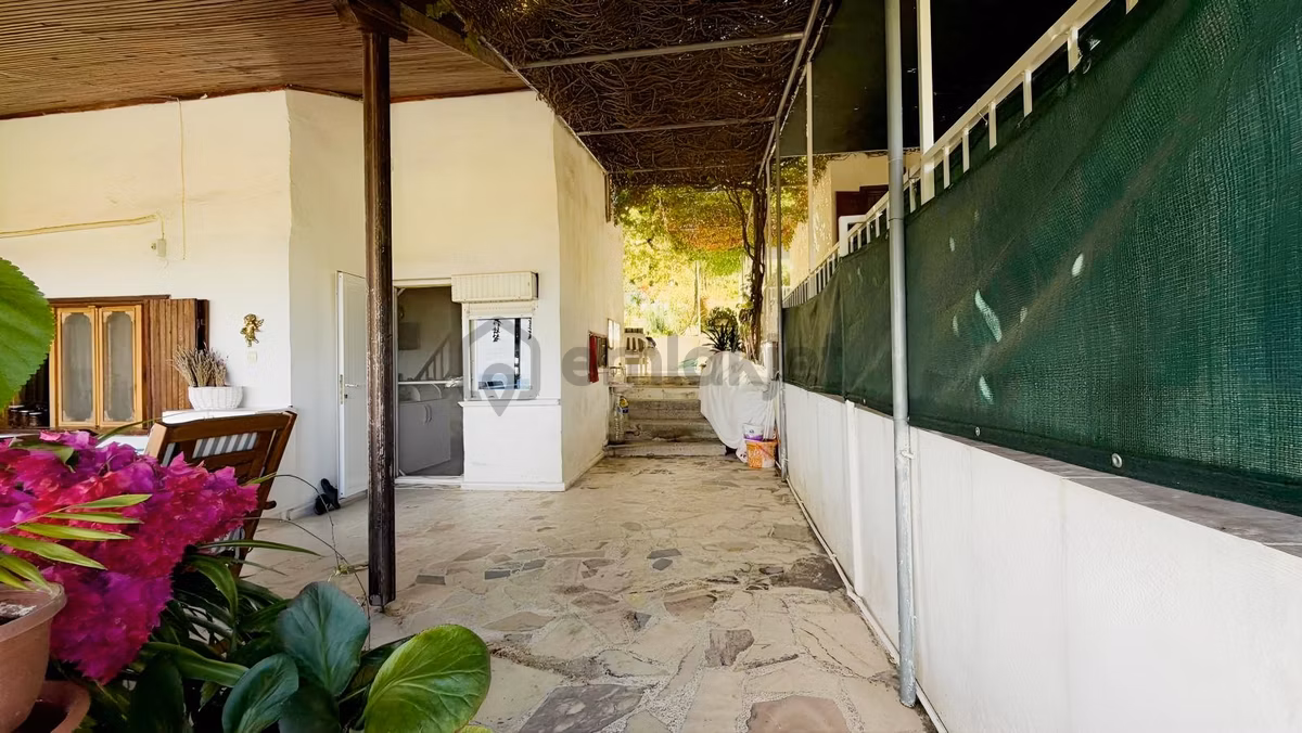 Karaburun'da Denize Nazır, Bahçeli Tek Katlı Müstakil Ev - 11