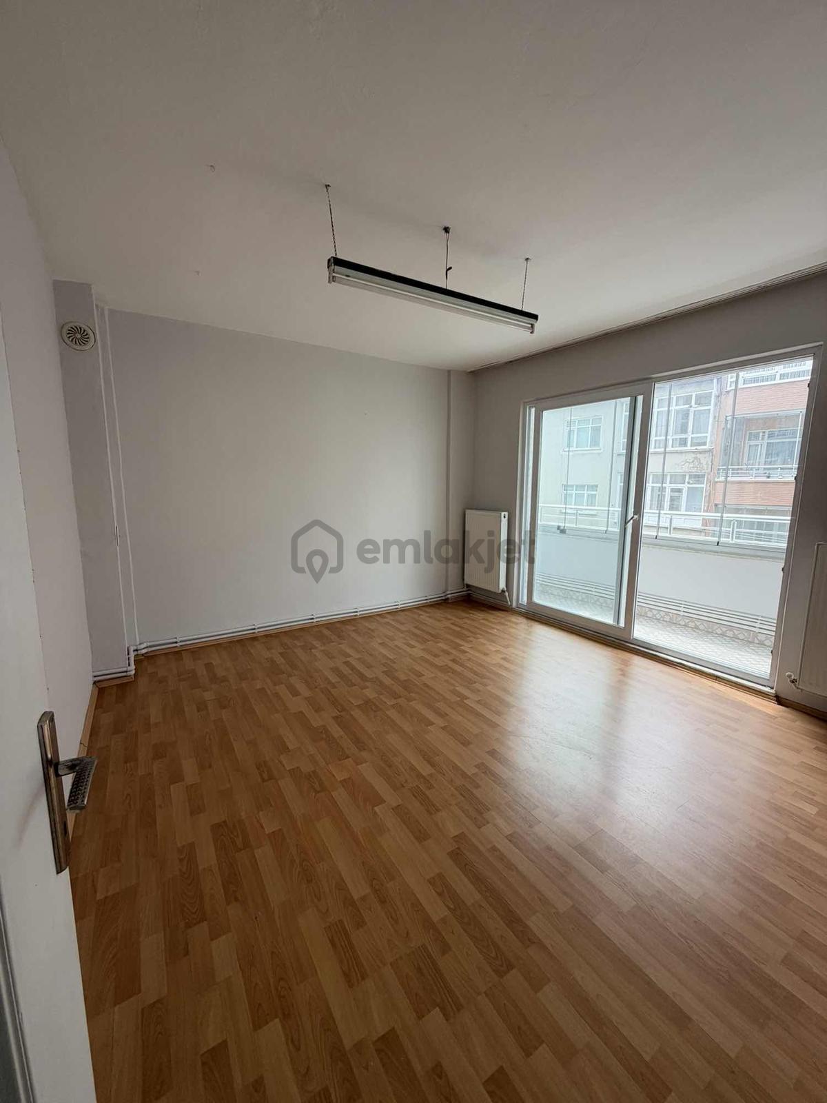 Akçadan 2+1 Pazar Yeri Mevkii Kiralık - 2