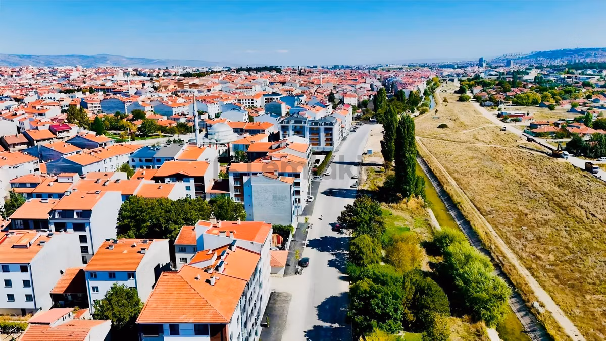 Özgün'den Çamlıca Mah. Birlik 2 Cadde Yakını 3+1 Daire