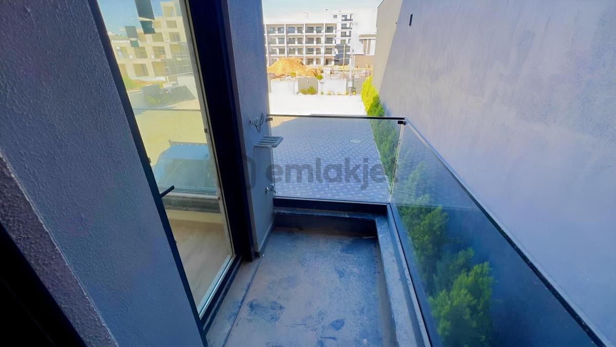 Aksu Altıntaşta Satılık 1+1 Daire - 6