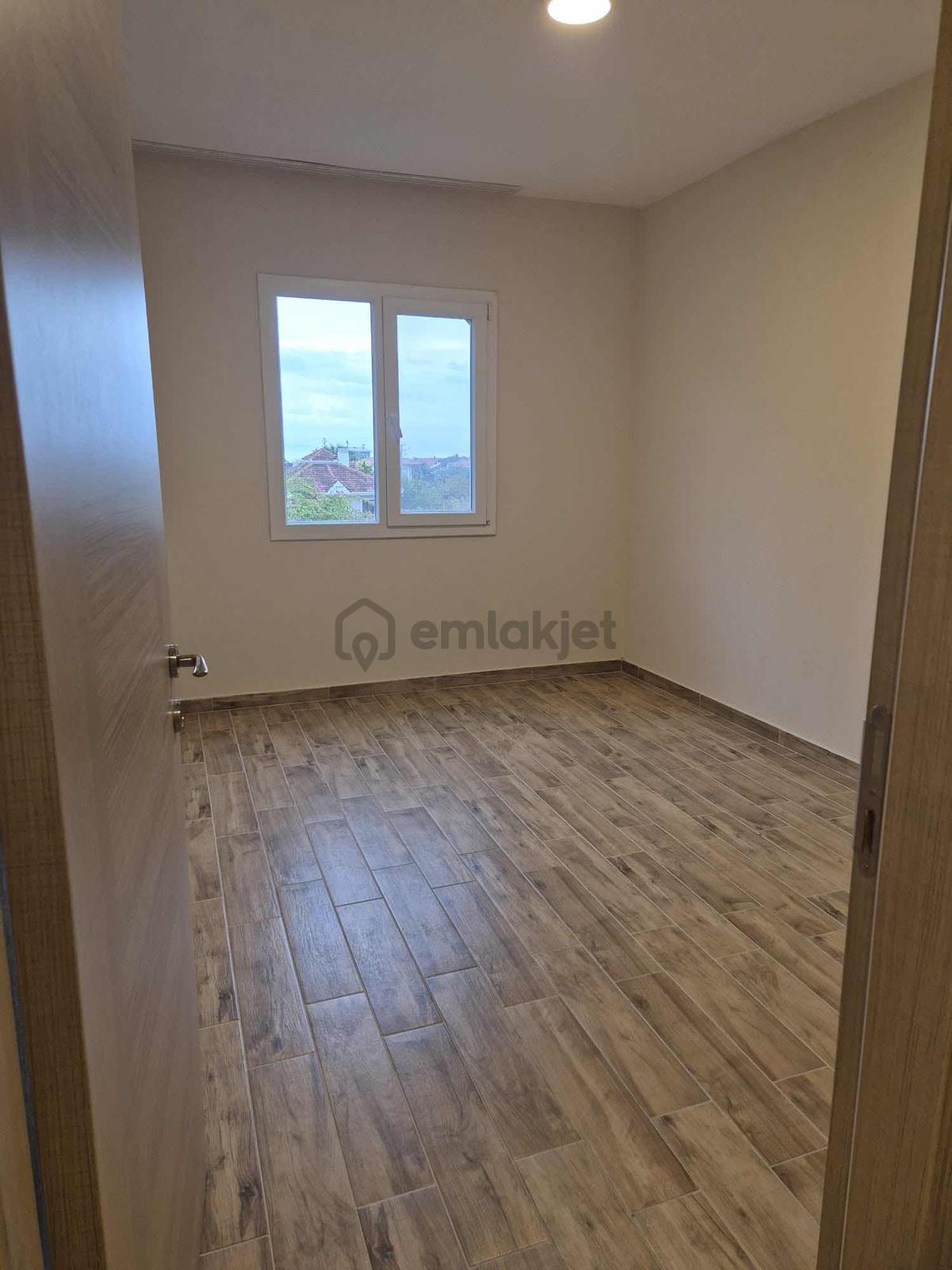 Merkezi Konum Kiralık 1+1 - 10