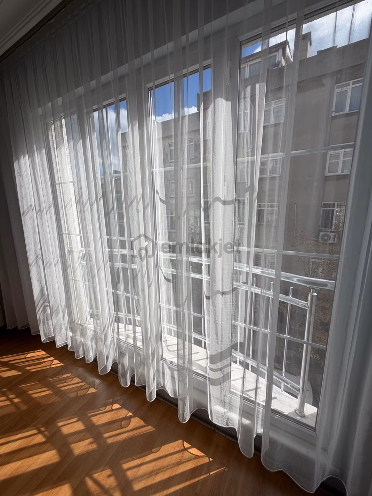 Sahibinden Bağcılar Merkez'de Geniş Balkonlu Satılık 3+1 Daire - 2
