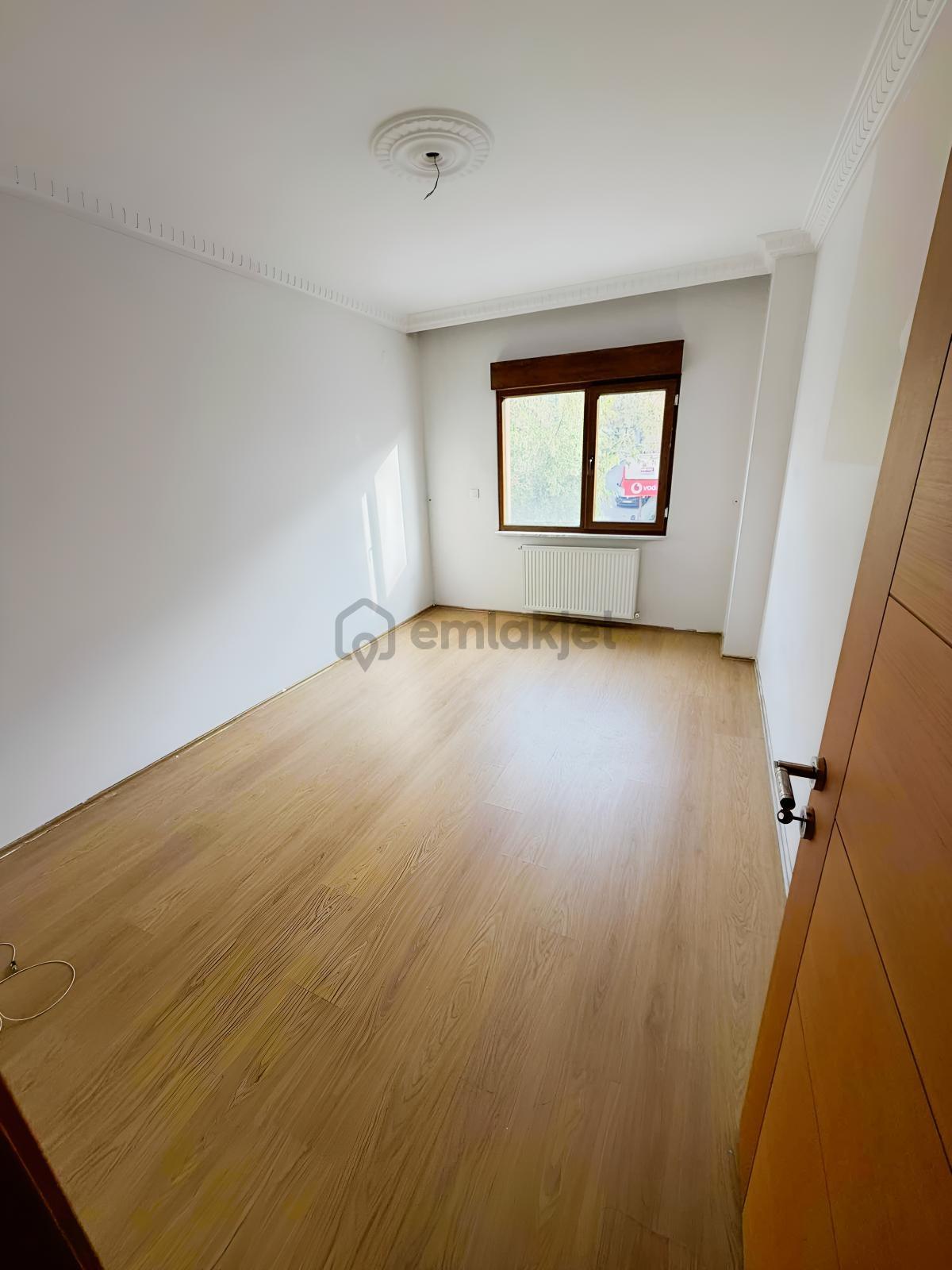 Cadde Üzeri 3+1 Kiralık - 26