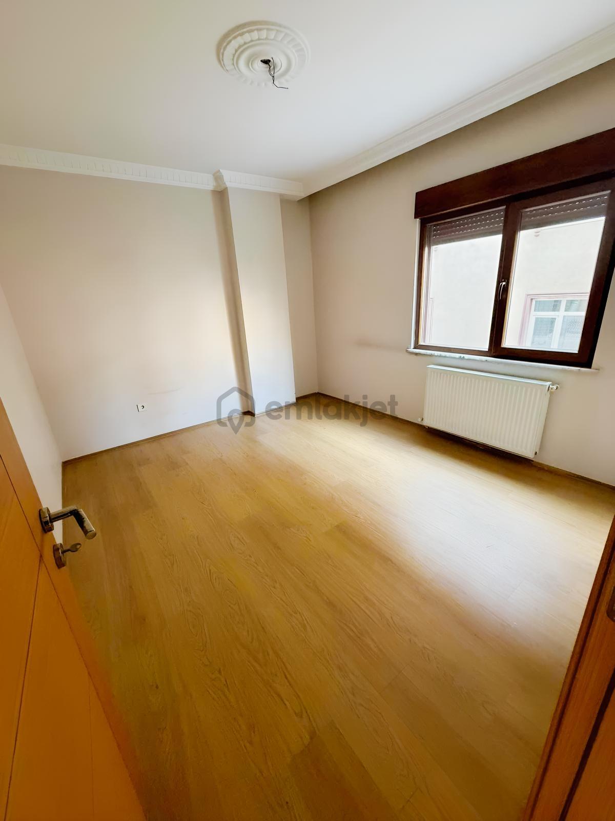 Cadde Üzeri 3+1 Kiralık - 15