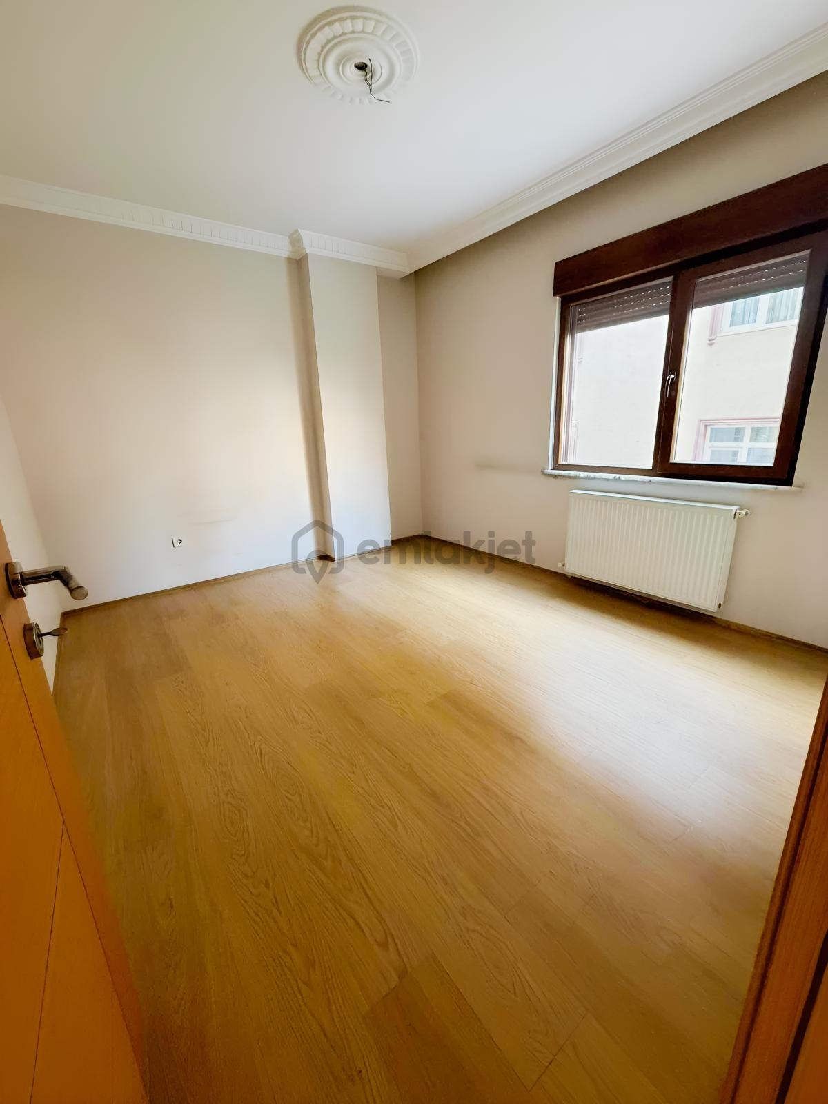 Cadde Üzeri 3+1 Kiralık - 17