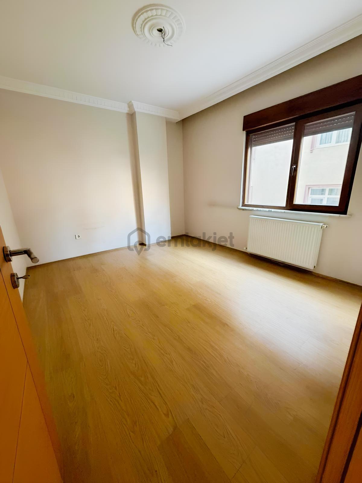 Cadde Üzeri 3+1 Kiralık - 16
