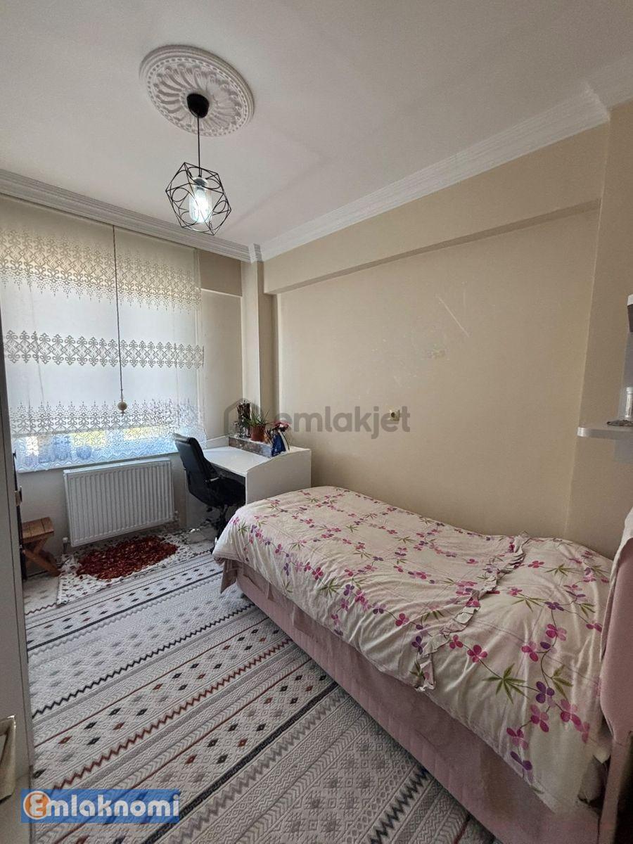 Emlaknomi'den 🏡 Yeşilada Mahallesi’nde Satılık 3+1 Daire! - 15