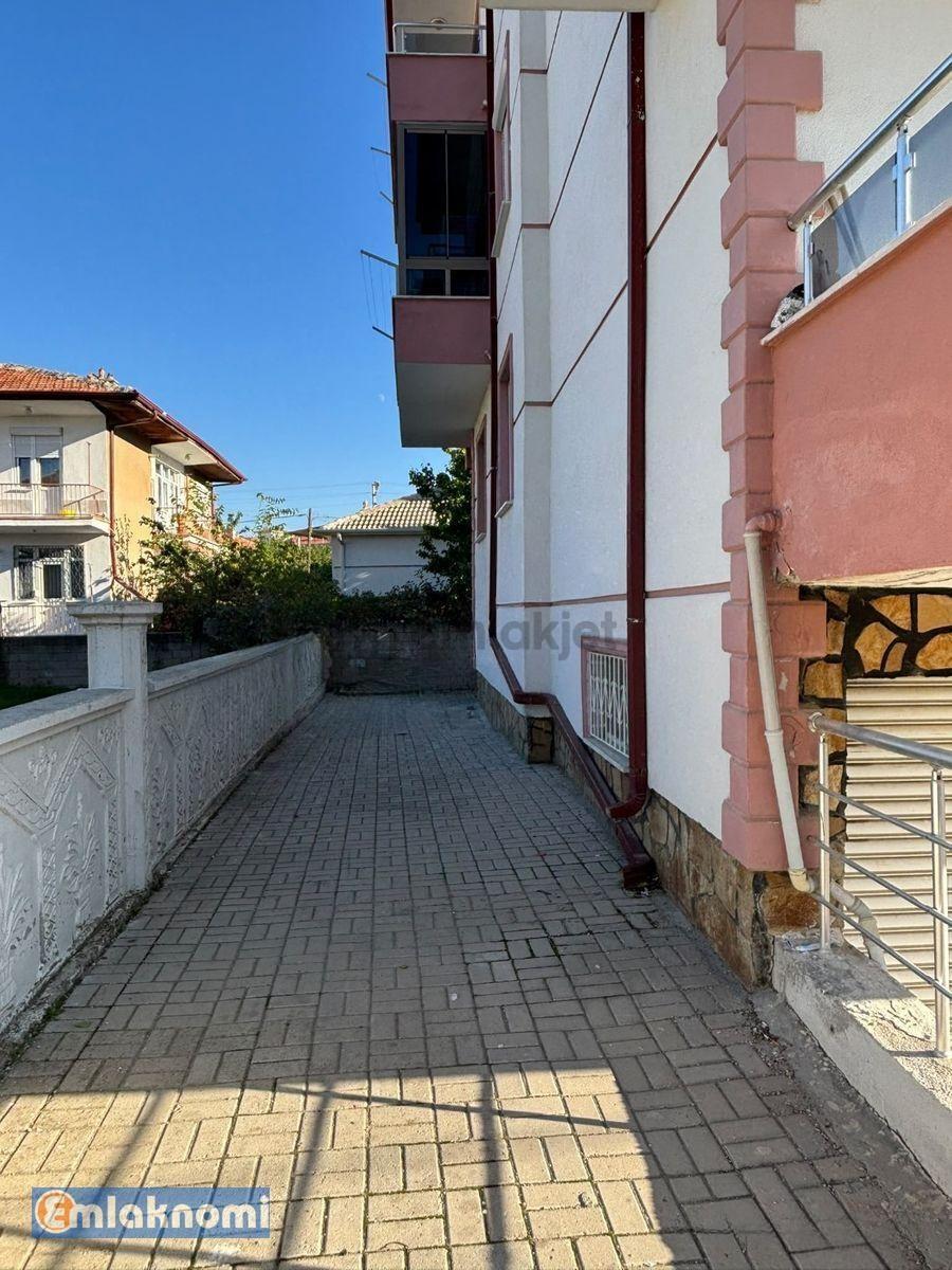 Emlaknomi'den 🏡 Yeşilada Mahallesi’nde Satılık 3+1 Daire! - 13