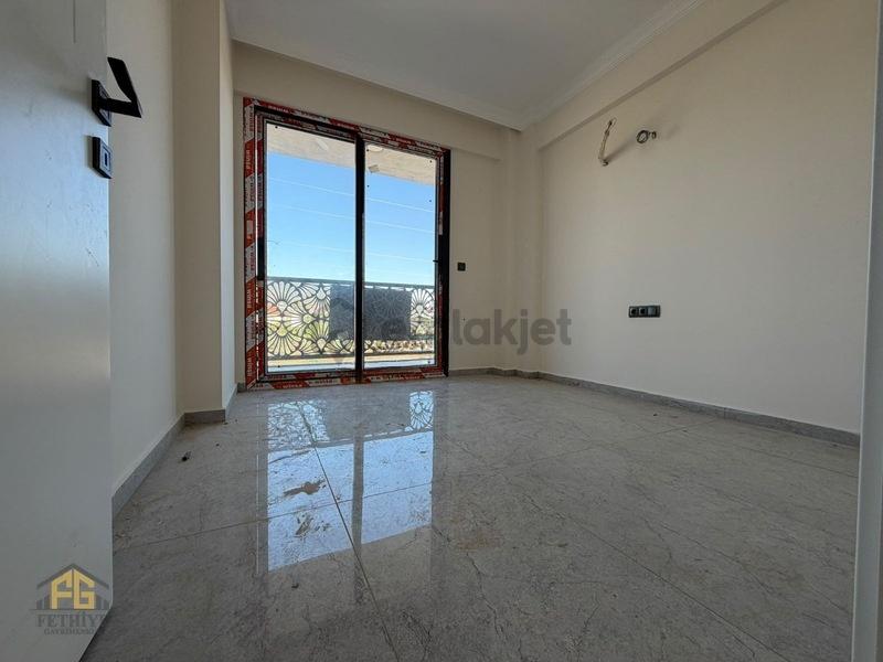 Fethiyede Yeni Yapı Havuzlu Asansörlü Manzaralı Daire - 23
