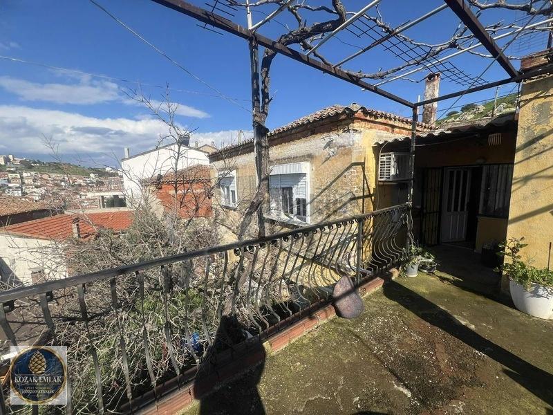 Ayvalık Merkezde Deniz Manzaralı Müstakil Ev Ve 2 Arsa - 11