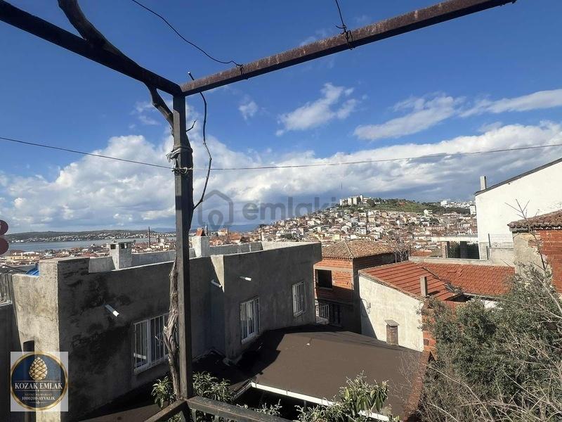 Ayvalık Merkezde Deniz Manzaralı Müstakil Ev Ve 2 Arsa - 12