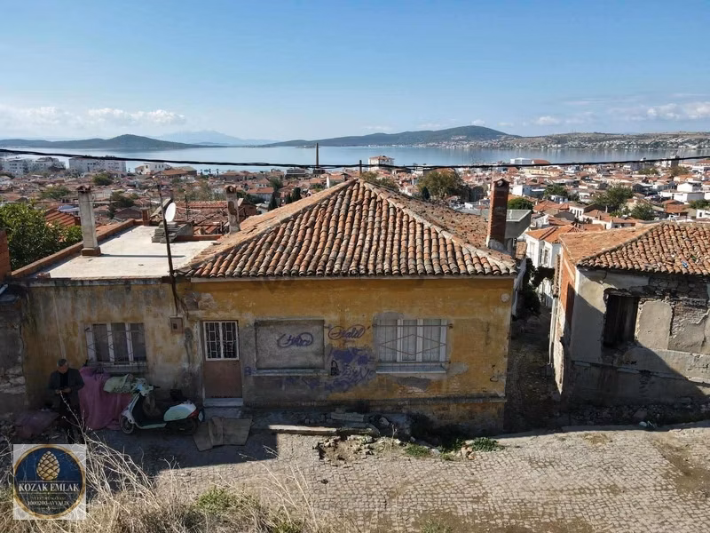 Ayvalık Merkezde Deniz Manzaralı Müstakil Ev Ve 2 Arsa - 9