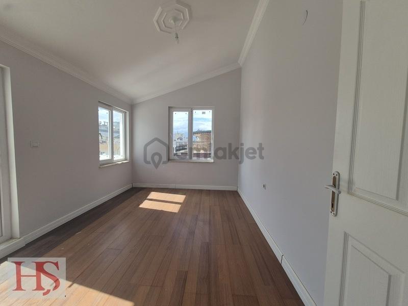 Dutlubahçe'de 5+1 Ayrı Mutfak Geniş Teras Satılık Dubleks Daire - 30