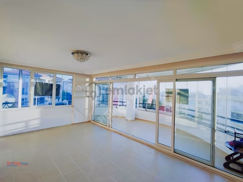Kuşadası Marinada Deniz Manzaralı, Doğalgaz Kaloriferli Arakat - 5