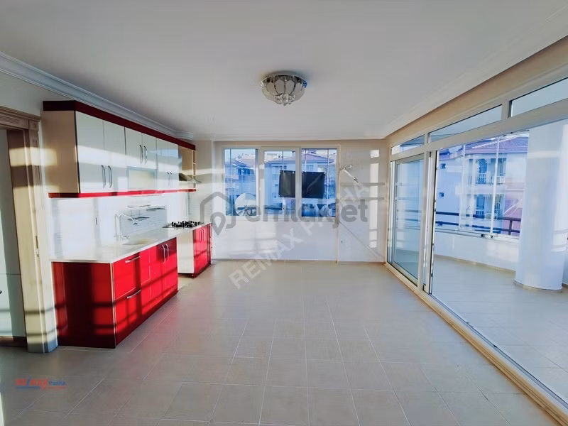 Kuşadası Marinada Deniz Manzaralı, Doğalgaz Kaloriferli Arakat - 12