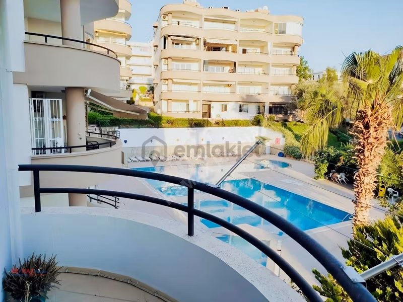 Kuşadası Marinada Deniz Manzaralı, Doğalgaz Kaloriferli Arakat - 32