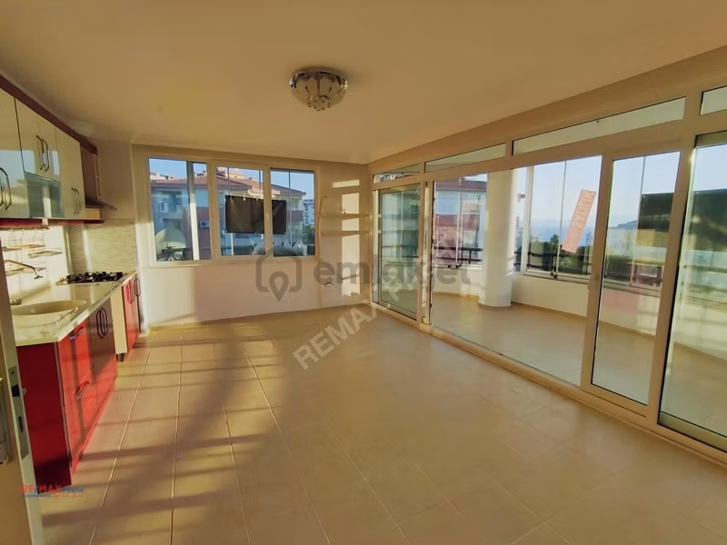 Kuşadası Marinada Deniz Manzaralı, Doğalgaz Kaloriferli Arakat - 15