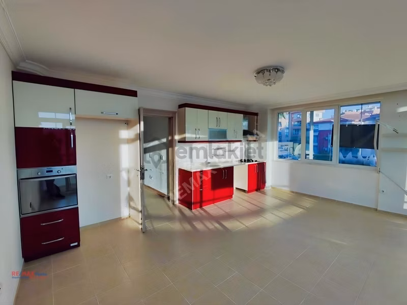 Kuşadası Marinada Deniz Manzaralı, Doğalgaz Kaloriferli Arakat - 11