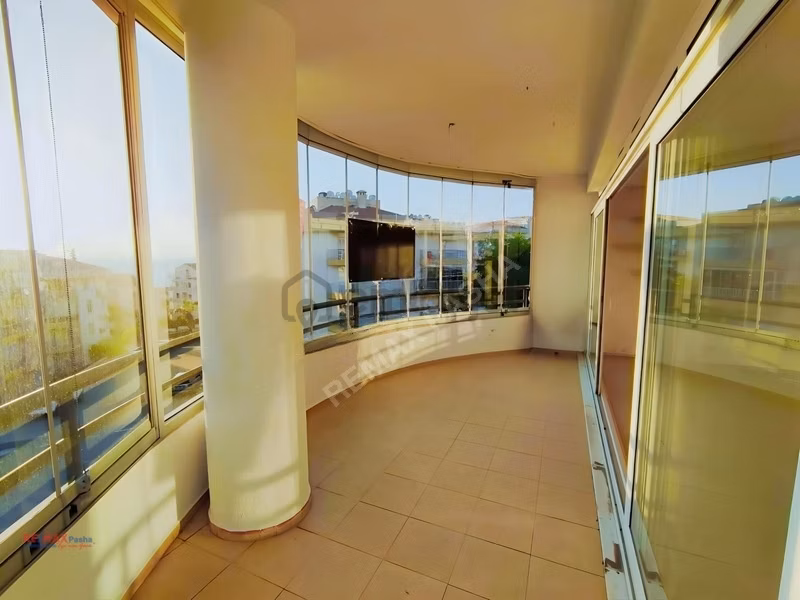 Kuşadası Marinada Deniz Manzaralı, Doğalgaz Kaloriferli Arakat - 17