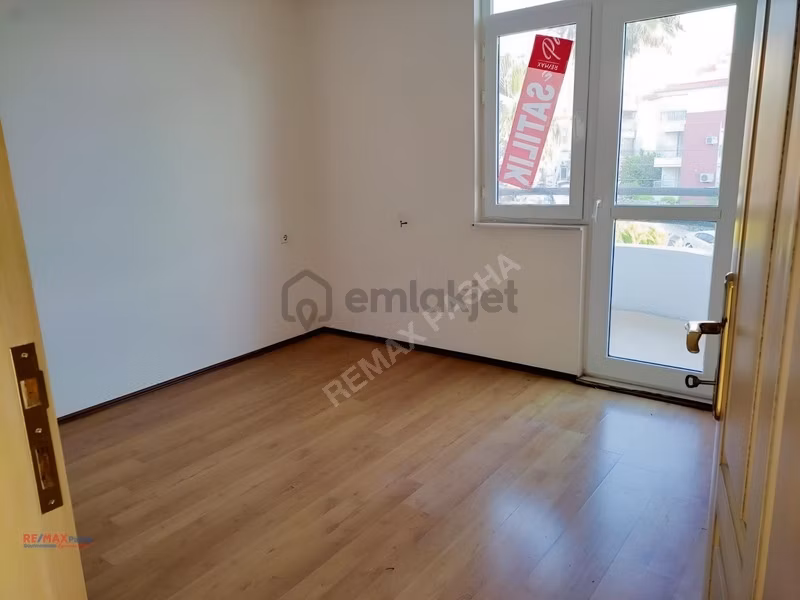 Kuşadası Marinada Deniz Manzaralı, Doğalgaz Kaloriferli Arakat - 30