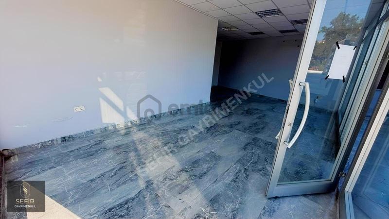 Seferihisar'da Cadde Üzerinde Kiralık Dükkan - 24