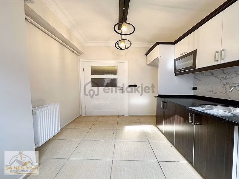 Metrobüse Yakın Tek Daire Üzeri Lüx Arakat 2+1 Satılık Daire!!! - 11