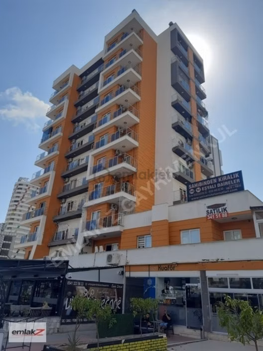 Mersin'de Güvenlikli Sitede Eşyalı 1+1 Kiralık Daire
