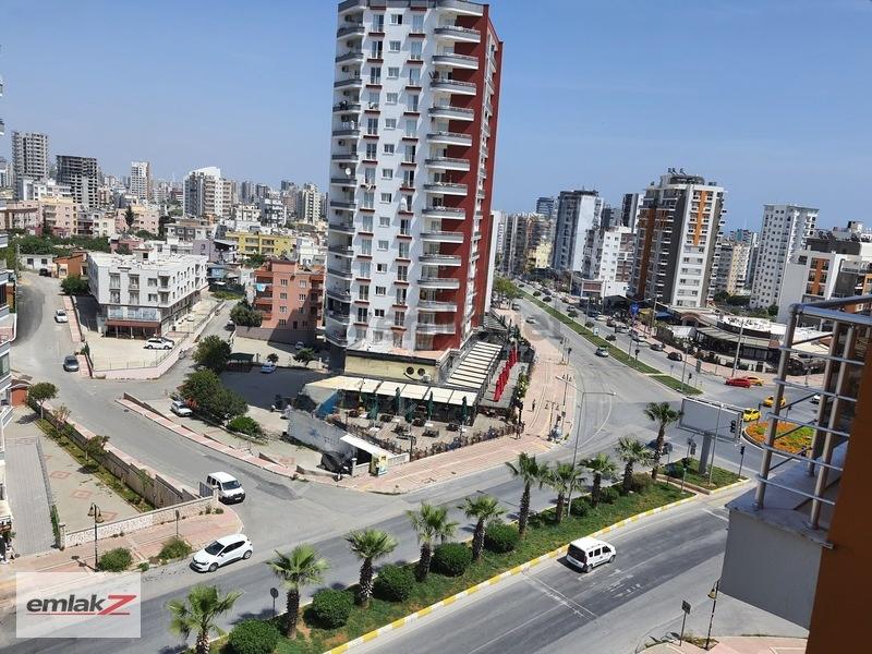 Mersin'de Güvenlikli Sitede Eşyalı 1+1 Kiralık Daire - 3